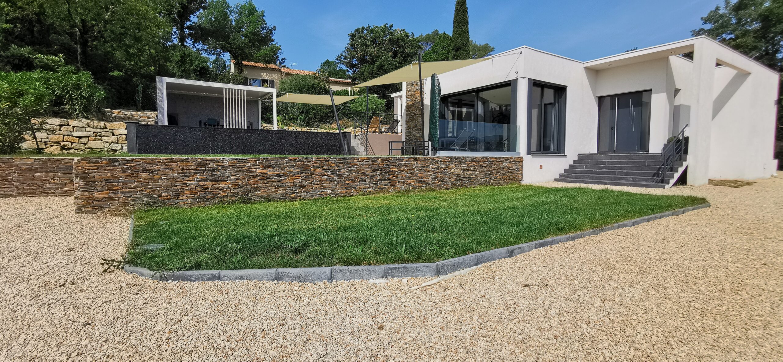 exterieur de la villa noelie en provence alpes cote d'azur